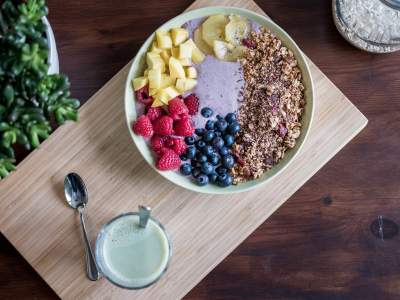 oatmeal bowl with fruits